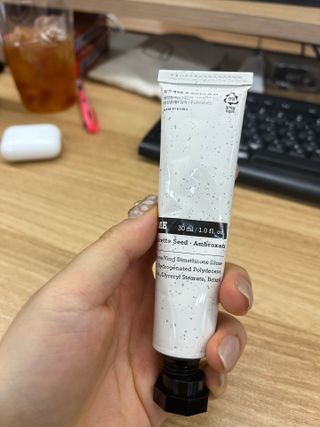 멈칫(MUMCHIT) 넥퍼퓸 NECKPERFUME 2가지 향 — 5점을 준 리뷰어가 2021년 11월 올린 사용 사진