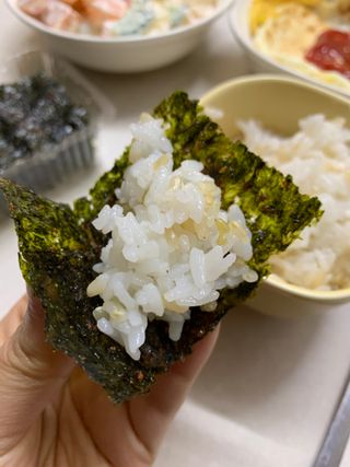 고림상점 풍부한 햇살과 바닷바람이 키우는 강화 교동 쌀 [백미1kg, 현미 1kg] 세트 — 5점을 준 리뷰어가 2021년 12월 올린 사용 사진
