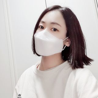 위케어 KF94 마스크 숨쉬기편한 귀안아픈마스크 국산원부자재 사용 식약처 승인 마스크 — 5점을 준 리뷰어가 2021년 3월 올린 사용 사진