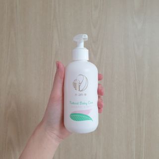 mom e 맘이 내추럴 베이비 케어 샴푸앤바스+로션 — 5점을 준 리뷰어가 2021년 1월 올린 사용 사진