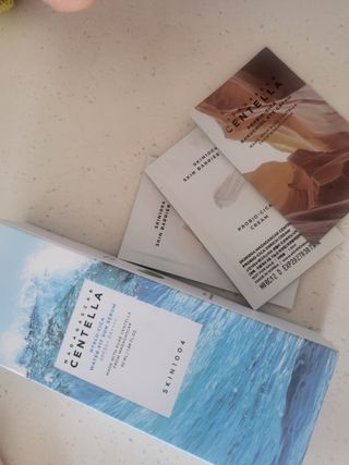 [스킨1004] 마다가스카르 센텔라 히알루-시카 워터핏 선세럼 50ml — 5점을 준 리뷰어가 2024년 5월 올린 사용 사진