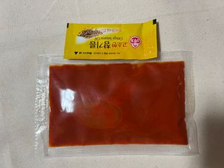 화끈한녀석들 새오똥400g 새우,오징어,똥집 볶음요리 소스,밀떡, 참기름 포함 — 4점을 준 리뷰어가 2022년 12월 올린 사용 사진