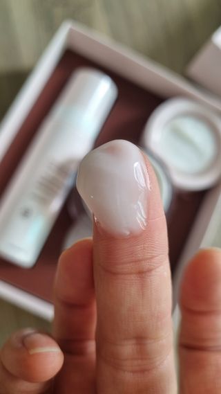 프리마인 바르기만 하면 철벽 스킨케어+24시간 마스크팩 효과. 셀라브 리제너레이팅 시스템 부스터+크림 세트 — 5점을 준 리뷰어가 2023년 6월 올린 사용 사진