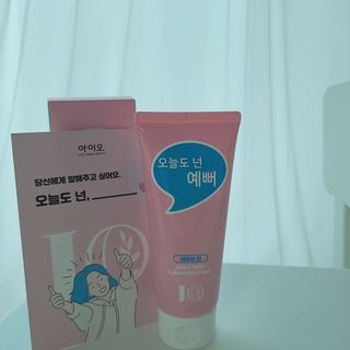 IO 아이오 오늘도 넌 예뻐 - 데일리딥 클렌징폼 — 5점을 준 리뷰어가 2021년 2월 올린 사용 사진