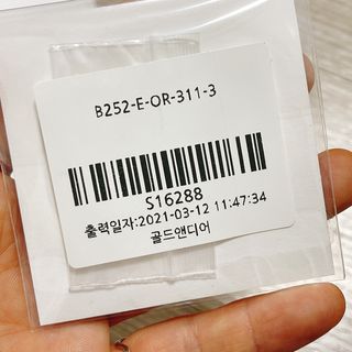 [골드앤디어] 14K 사선 큐빅 원터치 귀걸이_3color — 4.5점을 준 리뷰어가 2021년 7월 올린 사용 사진