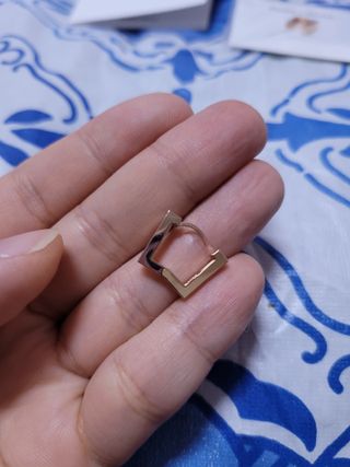 [골드앤디어] 14K 사각 네모 원터치 귀걸이_3color — 4.5점을 준 리뷰어가 2021년 5월 올린 사용 사진