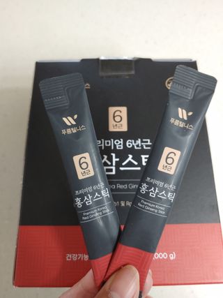 [푸름웰니스] 프리미엄 6년근 홍삼스틱 3mg x 100포 — 5점을 준 리뷰어가 2022년 4월 올린 사용 사진