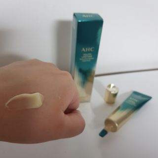 [NEW 탄력유턴 아이크림] AHC 유스 래스팅 리얼 아이크림 포 페이스 — 5점을 준 리뷰어가 2021년 2월 올린 사용 사진