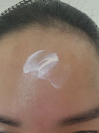 제주인디 카멜리아 블러썸 선크림 — 5점을 준 리뷰어가 2023년 9월 올린 사용 사진