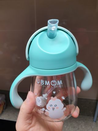 유비맘 트라이탄 코니빨대컵_컬러 랜덤 발송 — 5점을 준 리뷰어가 2021년 1월 올린 사용 사진