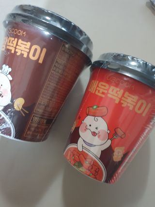유비쿡 컵떡볶이 매운컵떡볶이2개/ 짜장컵떡볶이 2개  총 4개세트 — 4.5점을 준 리뷰어가 2021년 3월 올린 사용 사진