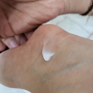 멈칫(MUMCHIT) 넥퍼퓸 NECKPERFUME 2가지 향 — 5점을 준 리뷰어가 2021년 11월 올린 사용 사진