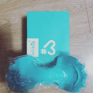힐니스북 [힐마이넥]   거북목 통증완화를 위한 휴대용 목 안마기 — 4점을 준 리뷰어가 2023년 1월 올린 사용 사진