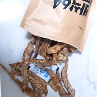 [보헤리] 국내산 강아지 육포간식 바삭 64 2종 — 5점을 준 리뷰어가 2022년 4월 올린 사용 사진