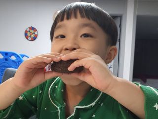 롯데제과 까망카스타드 더블초코 — 5점을 준 리뷰어가 2021년 5월 올린 사용 사진