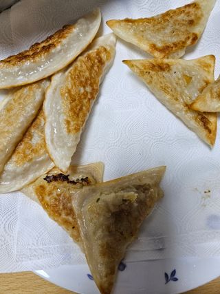 (주)성경순만두 곤약만두.콘치즈만두,삼각당면만두,당면 야끼만두,대구전통 납작만두,떡뽁이 매콤소스,달콤소스 — 4점을 준 리뷰어가 2023년 4월 올린 사용 사진