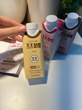 파워풀엑스 [프쌤] 더 맛있고 강력해진 고단백 음료 3종 (초코맛,딸기맛,커피맛) — 5점을 준 리뷰어가 2023년 1월 올린 사용 사진