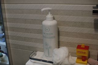 [닥터문] 센텔라 시카케어 화이트머스크 바디워시 1000ml — 5점을 준 리뷰어가 2023년 6월 올린 사용 사진