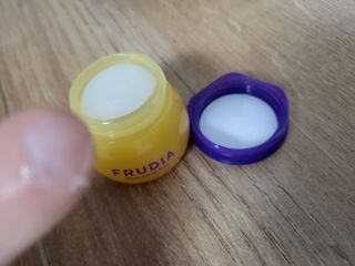 틱톡 [후르디아] 튼입술해결템 올리브영 블루베리 하이드레이팅 허니 립밤 — 5점을 준 리뷰어가 2024년 3월 올린 사용 사진