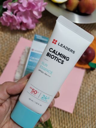 리더스코스메틱 리더스 카밍 바이오틱스 선 에센스 SPF 50+ PA++++ — 5점을 준 리뷰어가 2022년 7월 올린 사용 사진