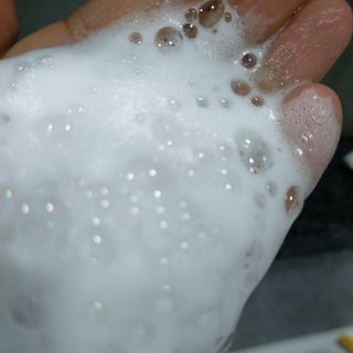 블룸비 거품 두피 샴푸 — 3.5점을 준 리뷰어가 2022년 7월 올린 사용 사진