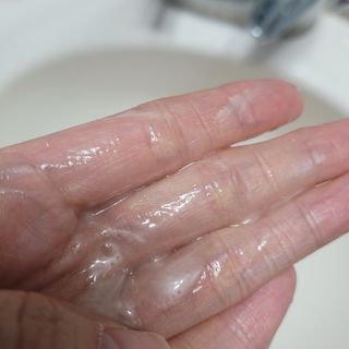 프리마인 더이상 뻣뻣하고 효과없는 탈모샴푸는 NO. 근본부터 케어하는 셀베이스 그린티샴푸(500ml) — 5점을 준 리뷰어가 2023년 4월 올린 사용 사진
