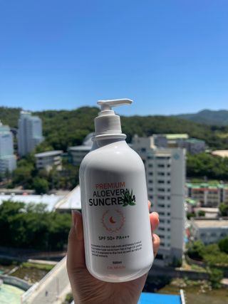 [닥터문] 프리미엄 알로에베라 선크림 500ml — 5점을 준 리뷰어가 2022년 5월 올린 사용 사진