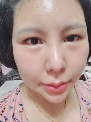비엠비코 퀸79 노블 골드 아쿠아 크림 — 5점을 준 리뷰어가 2021년 5월 올린 사용 사진