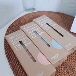 [후르디아] 끈적임 없는 착한성분 비건  핸드크림 3종 — 5점을 준 리뷰어가 2021년 10월 올린 사용 사진