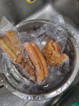 [테이스티나인] [레디잇x부루마불] 부어스트 바베큐 플래터 1000g — 4점을 준 리뷰어가 2022년 5월 올린 사용 사진