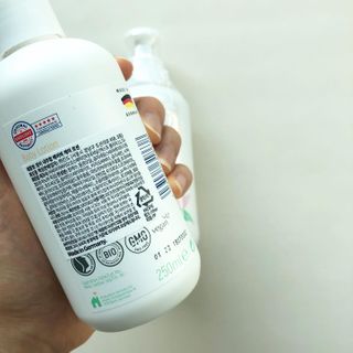 mom e 맘이 내추럴 베이비 케어 샴푸앤바스+로션 — 5점을 준 리뷰어가 2021년 1월 올린 사용 사진