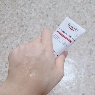 유세린 아쿠아퍼 리페어링 오인트먼트 1개 + 아쿠아퍼 SOS 립 리페어 1개 — 5점을 준 리뷰어가 2022년 2월 올린 사용 사진