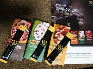 짜먹는 이지견과 짜먹는 이지아몬드, 짜먹는 이지허니피넛, 짜먹는 이지캐슈넛 각 10g X  10포 — 5점을 준 리뷰어가 2021년 2월 올린 사용 사진