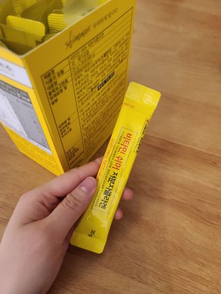 자연에온 경남제약 비타민 쉬머 저분자콜라겐 20g x 30포 — 4점을 준 리뷰어가 2021년 12월 올린 사용 사진