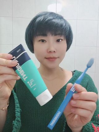 리퀴덴트 오랄케어 온가족용 리퀴덴트 더더 오랄케어 무불소 치약 + 임상시험완료 이중 미세 엠보싱 칫솔 올데이세트 — 5점을 준 리뷰어가 2020년 12월 올린 사용 사진