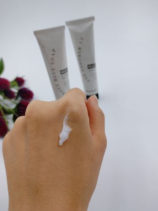 멈칫(MUMCHIT) 넥퍼퓸 NECKPERFUME 2가지 향 — 4점을 준 리뷰어가 2021년 11월 올린 사용 사진