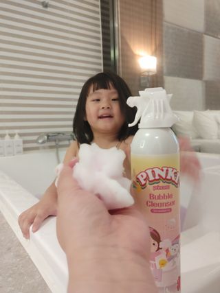 주식회사 권브라더스 [권브라더스] 목욕놀이 필수템, 핑키공주 유아버블클렌저 300ml 대용량 몽글몽글 구름 속 딸기향 — 5점을 준 리뷰어가 2022년 1월 올린 사용 사진