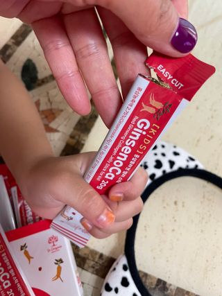 (주)닥터오레고닌 진세노카 키즈 홍삼젤리스틱 — 4점을 준 리뷰어가 2023년 8월 올린 사용 사진