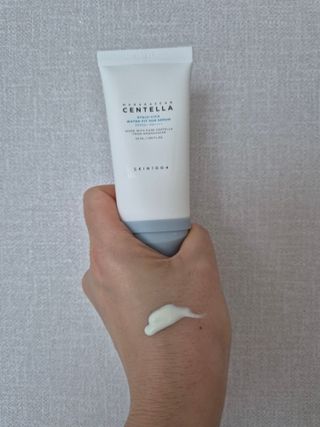 [스킨1004] 마다가스카르 센텔라 히알루-시카 워터핏 선세럼 50ml — 5점을 준 리뷰어가 2024년 5월 올린 사용 사진