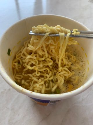 NISSIN 닛신 컵누들  4종 - 씨푸드오리지날, 씨푸드 스파이시, 씨푸드 커리, 씨푸드 XO소스 — 리뷰어가 2022년 5월 올린 사용 사진