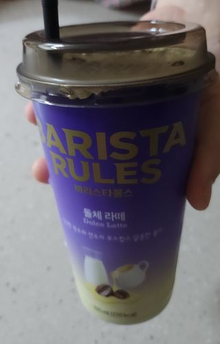 바리스타룰스 돌체 라떼 — 5점을 준 리뷰어가 2023년 4월 올린 사용 사진