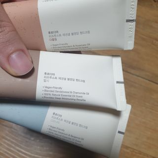 [후르디아] 끈적임 없는 착한성분 비건  핸드크림 3종 — 5점을 준 리뷰어가 2021년 1월 올린 사용 사진