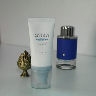 [스킨1004] 마다가스카르 센텔라 히알루-시카 워터핏 선세럼 50ml — 5점을 준 리뷰어가 2024년 5월 올린 사용 사진