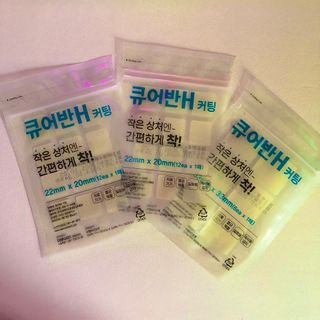 [큐어반H 커팅] 간편하게 떼서 쓰는 자외선차단 습윤밴드 (1팩/30매입) — 4.5점을 준 리뷰어가 2022년 11월 올린 사용 사진