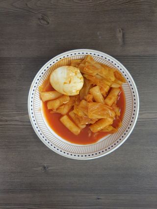 유비쿡 컵떡볶이 매운컵떡볶이2개/ 짜장컵떡볶이 2개  총 4개세트 — 5점을 준 리뷰어가 2021년 2월 올린 사용 사진