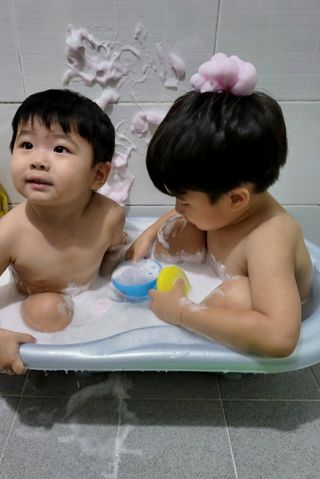 주식회사 권브라더스 [권브라더스] 목욕놀이 필수템, 핑키공주 유아버블클렌저 300ml 대용량 몽글몽글 구름 속 딸기향 — 5점을 준 리뷰어가 2022년 1월 올린 사용 사진