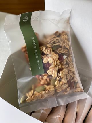 [그래한끼] 무설탕/저당 시리얼타입 수제그래놀라 (40gX10개) — 3.5점을 준 리뷰어가 2022년 9월 올린 사용 사진
