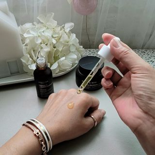 마리엔메이  이데베논 블랙베리 보습 크림 + 세럼 — 4.5점을 준 리뷰어가 2021년 10월 올린 사용 사진