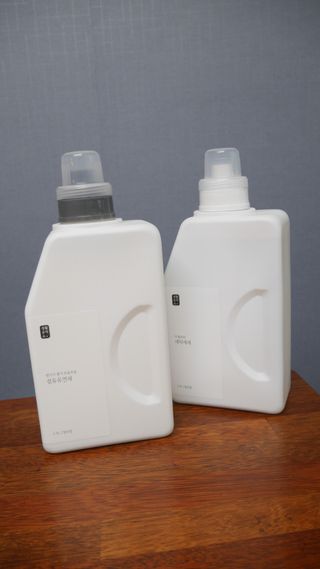 [생활공작소] 섬유유연제 + 세탁세제 1.5L 릴리향 — 5점을 준 리뷰어가 2021년 2월 올린 사용 사진