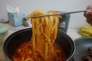 [푸딩팩토리] 요즘누들떡볶이540g + 매콤누들떡볶이 470g — 5점을 준 리뷰어가 2022년 9월 올린 사용 사진